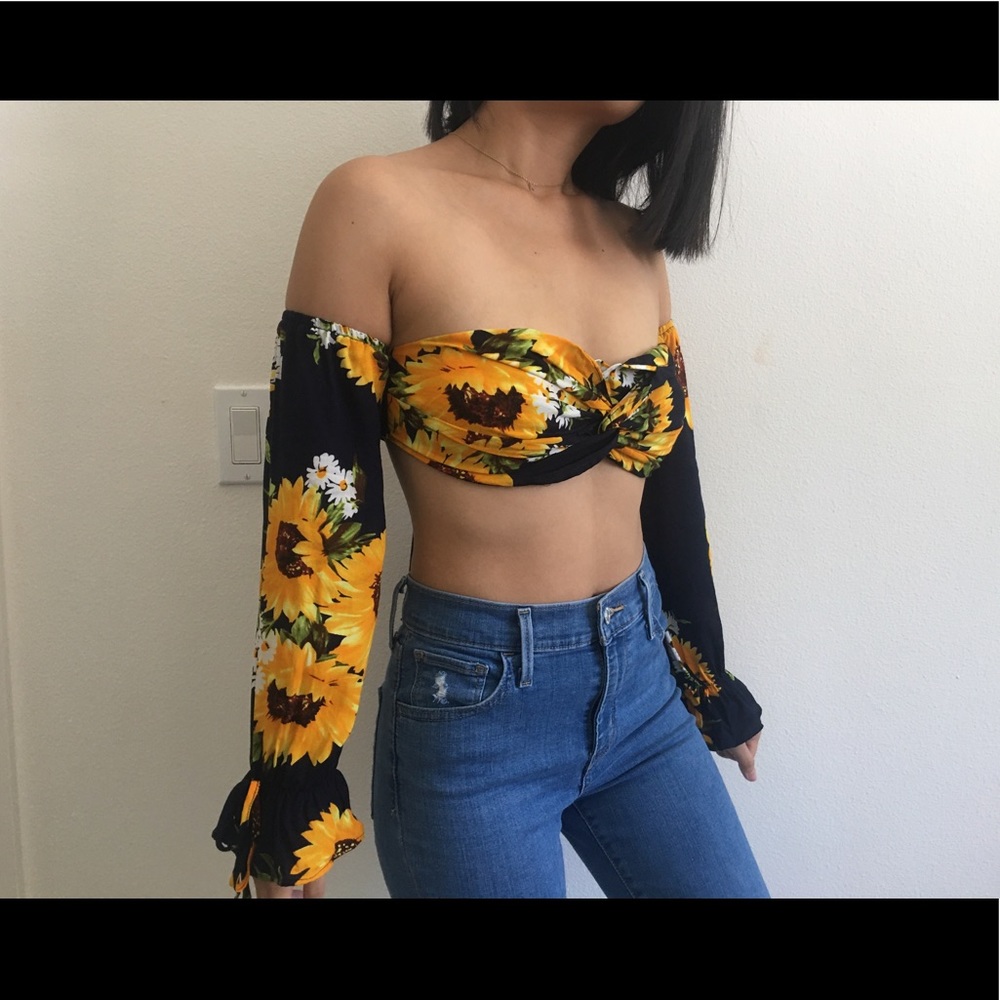 SOLD!! 🌺NWT! PLT Navy Sunflower Bardot Crop Top🌺